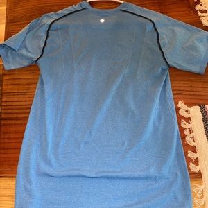 Mens Blue LULULEMON athleisure shirt - small but fits a medium well too